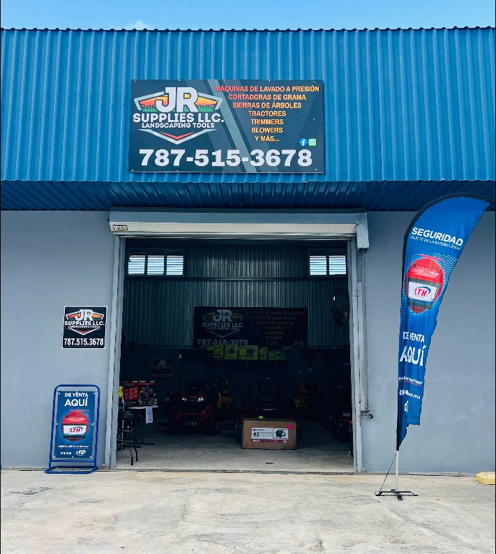 Fachada de JR Supplies LLC. en San Sebastián con el rótulo azul y el teléfono 787-515-3678